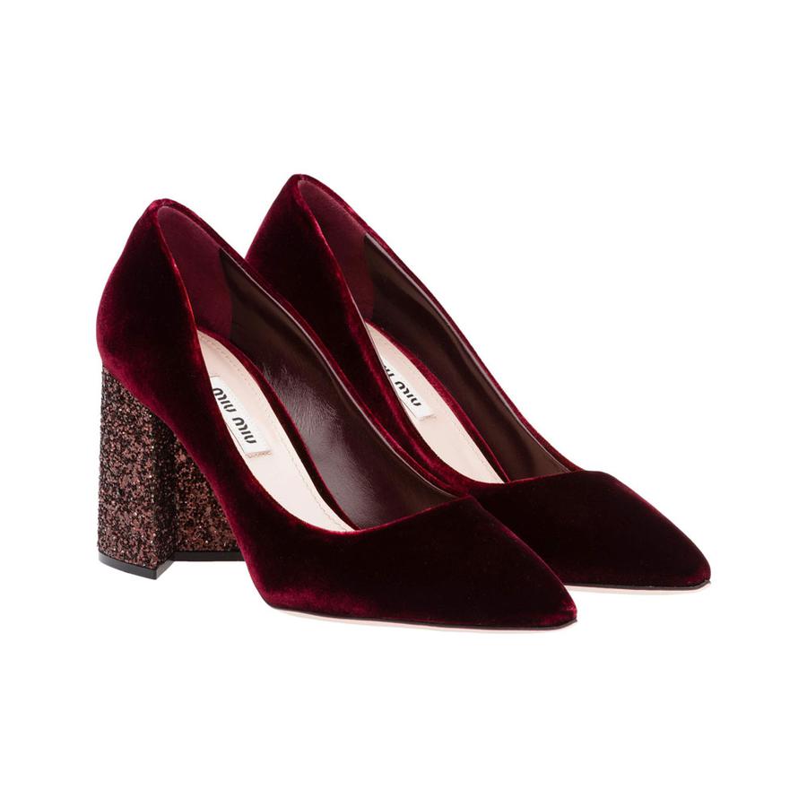 Les escarpins en velours, talons glitter de 8,5 cm, de chez Miu Miu