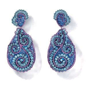 Le charme étrange des bijoux en titane Boucles d’oreilles Red Carpet 2017, en or blanc, titane, topazes, améthystes, saphirs, tourmalines Paraiba et tsavorites, 158 610 €, Chopard.