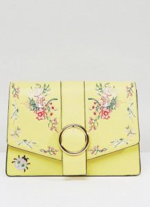 Sac Asos en cuir de couleur jaune fleuri de chez ASOS