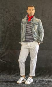 Veillez à bien accorder votre pantalon blanc homme avec d’autres vêtements dont les couleurs vous plaisent et pourraient vous mettre en valeur