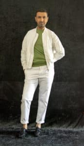 Comment porter un pantalon blanc sans fautes de goût ? Salissant mais tellement élégant, le pantalon blanc relève du défi sartorial estival, concernant la saisonnalité, il n’y a donc plus de règle.