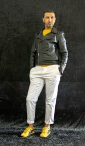 Contrairement à certaines pièces fortes moins versatiles, le pantalon blanc est neutre par définition.