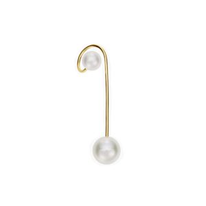 Boucle d’oreille en forme d'epingle à cravate et à chaque bout d'extremité une perle blanche Sophie Bille Brahe.