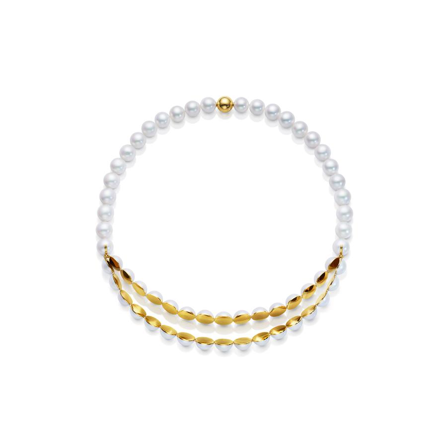 Collier de demi-perles couvertes d’or trés chic et trés elegant à porter le jour comme le soir de chez Mélanie Georgacopoulos pour Tasaki.
