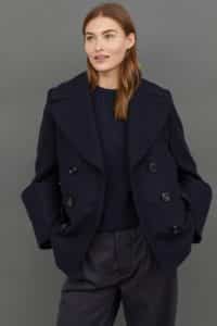 Caban en tissu de laine mélangée à large col tailleur, H&M Studio Collection, 149 euros.