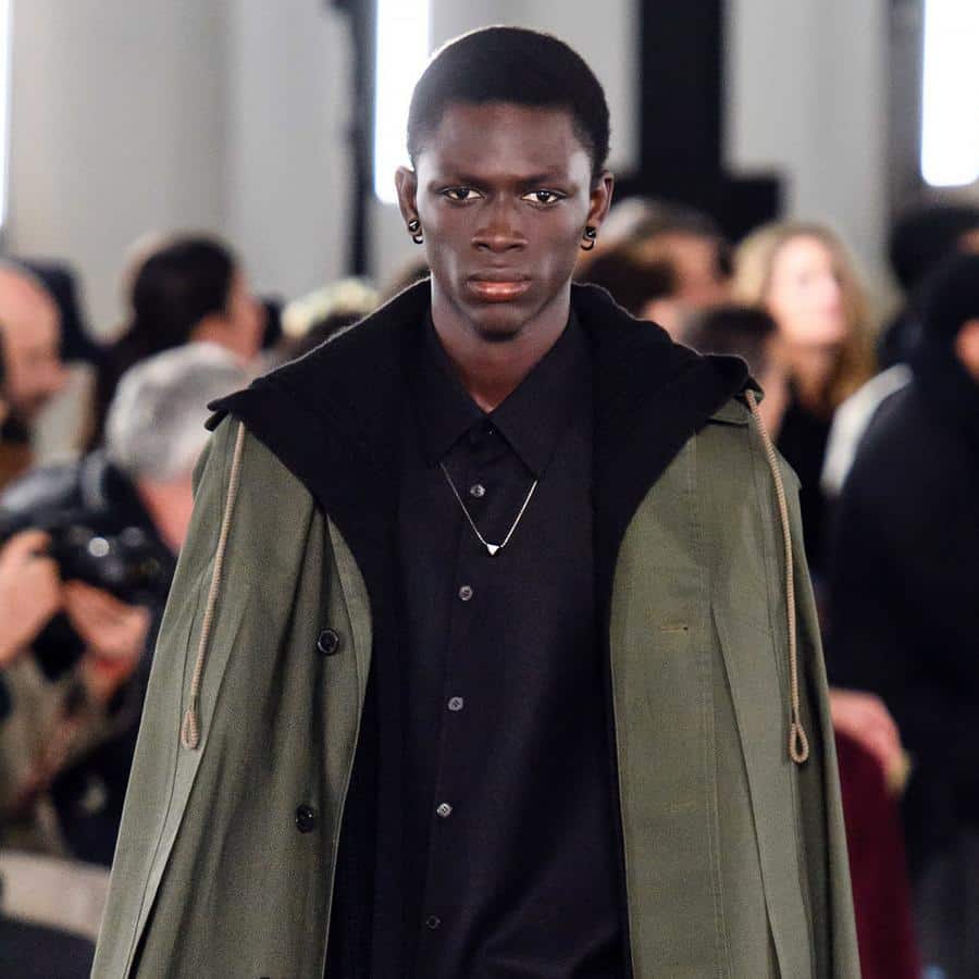 Les boucles d'oreilles clip du défilé Valentino homme automne-hiver 2019-2020