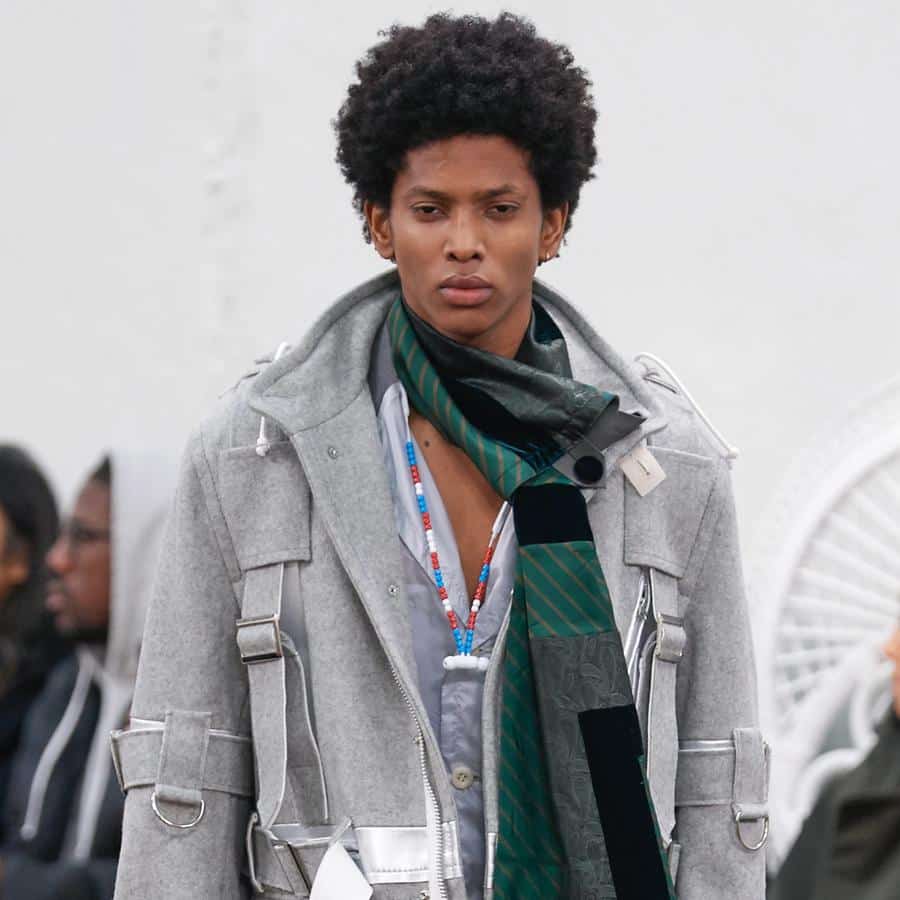 Le collier écouteurs Sacai x Beats du défilé Sacai homme automne-hiver 2019-2020